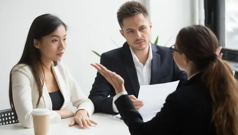 Headhunter đóng vai trò cầu nối giữa doanh nghiệp và ứng viên