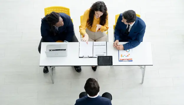 Trong những trường hợp cần tối ưu chi phí, doanh nghiệp nên lựa chọn Recruiter