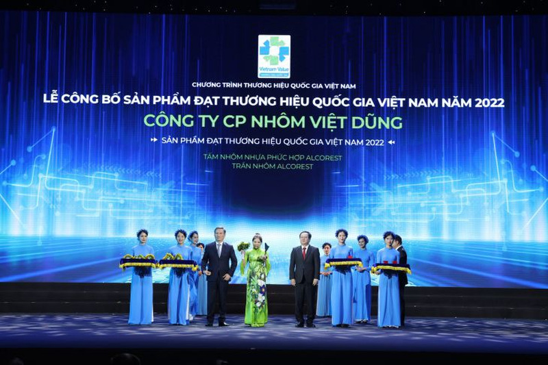 Nhôm Việt Dũng là đơn vị nhận được nhiều giải thưởng, huy chương về chất lượng sản phẩm