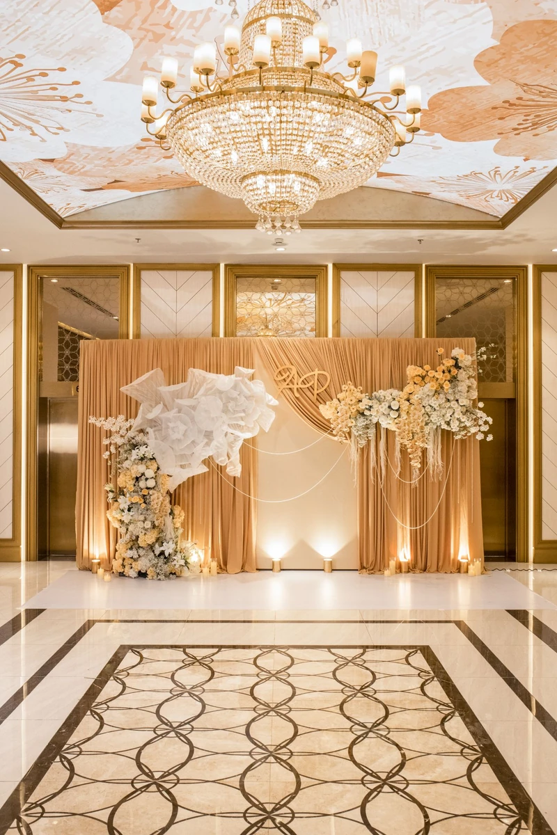 Wedding Backdrop phong cách La Muse, tinh tế, hiện đại với tông nude champagne