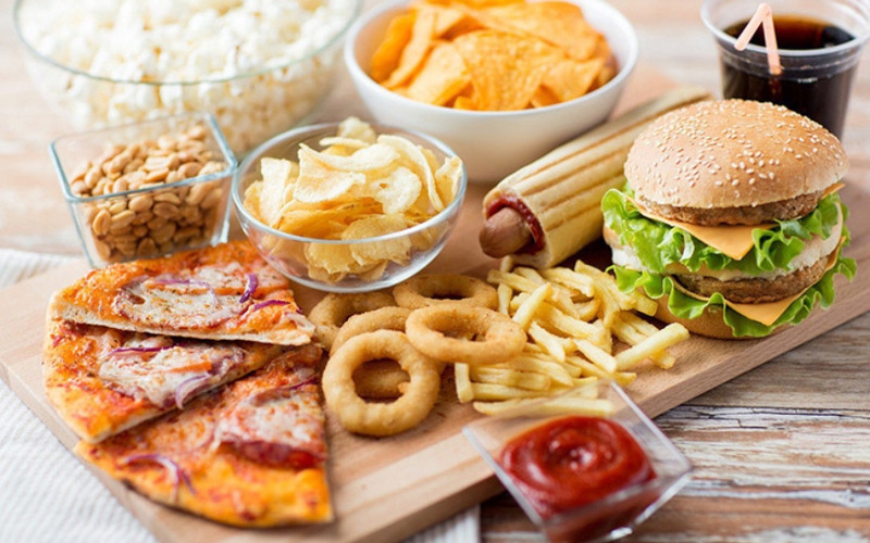 Bị ngứa vùng kín không nên ăn các đồ ăn cay nóng, nhiều dầu mỡ
