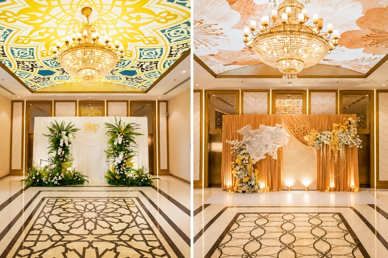 Kiến trúc trần cao và hệ đèn sẵn có của sảnh tiệc trở thành phông nền tự nhiên, tôn lên vẻ đẹp của backdrop mà không cần thêm nhiều chi tiết