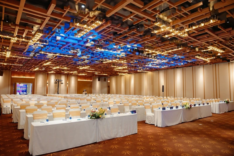 Riverside Palace nổi bật với kiến trúc châu Âu hiện đại bên bờ sông Sài Gòn (Nguồn: Internet)