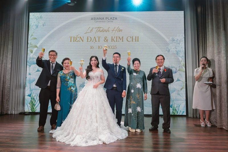 Bố mẹ cô dâu chú rể nên gửi lời cảm ơn với cả quan khách và gia đình thông gia