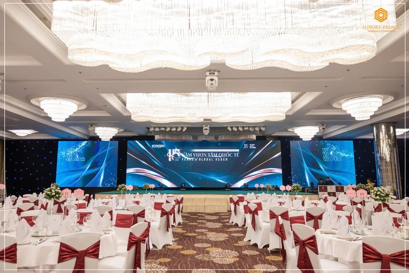 Luxury Palace nổi bật với sảnh rộng, thiết kế phong cách kiến trúc Tân Cổ Điển (Nguồn: Internet)