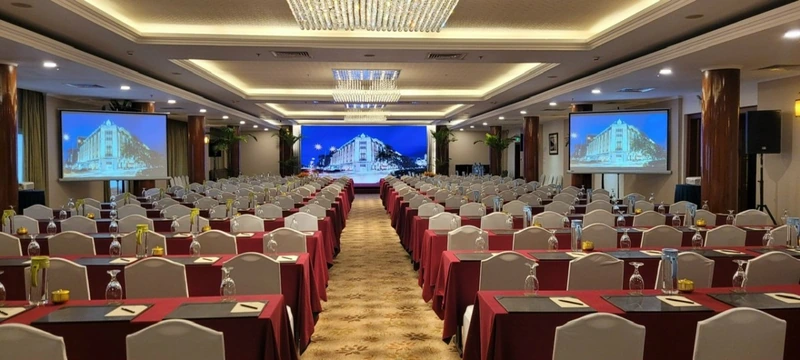 Rex Hotel Saigon gây ấn tượng với kiến trúc cổ điển, Lotus Ballroom rộng rãi (Nguồn: Internet)