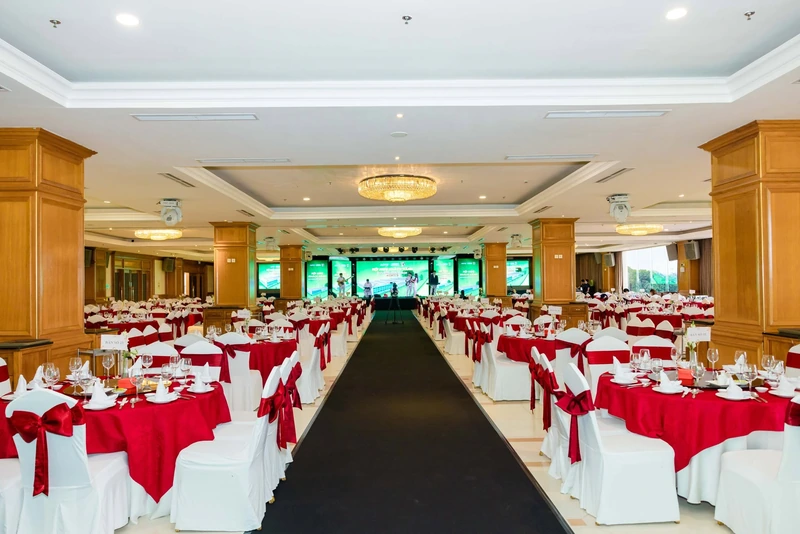 Long Biên Palace được trang bị hệ thống âm thanh, ánh sáng hiện đại (Nguồn: Internet)