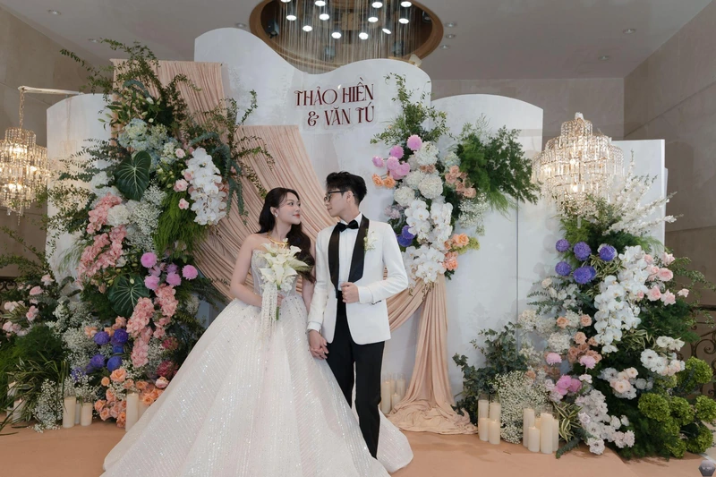 Nhận biết nét phu thê thường dựa trên sự tương đồng ở ngũ quan, biểu cảm và tổng thể hài hòa