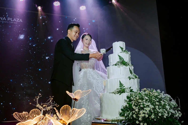 Việc xem ngày cưới thường kết hợp tuổi cô dâu, chú rể cùng các yếu tố phong tục khác