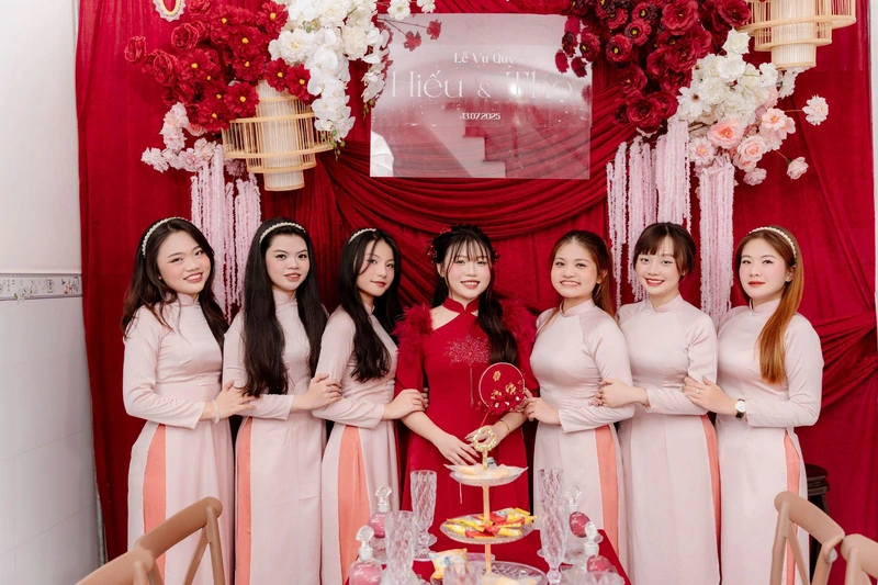 Xem ngày cưới là phong tục quan trọng trong văn hóa Việt, chọn lựa chọn thời điểm phù hợp để tổ chức đám cưới